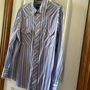 Wrangler Western style shirt. Red/blue stripped. Size medium